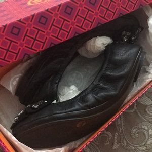 Tory Burch Azalea ballet flats. size 6, black 001